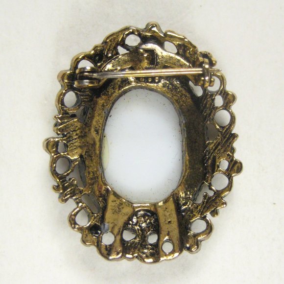 Cameo Figurative Brooch Pin Goldtone Vintage 1980s 1.4 in Estate Oval Ceramic - Picture 3 of 4
